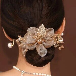 GOLDEN FLORAL SCRUNCHIE
